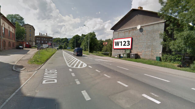 W123 — ul. 1 Maja 98