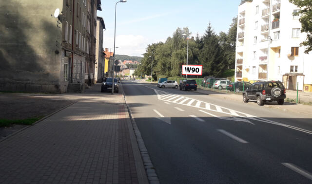 W90 — ul. 11-Listopada 81